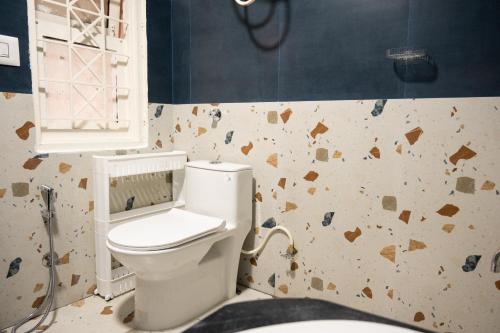 Koupelna v ubytování The Island Indiranagar