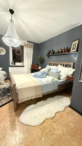 a bedroom with a large bed and a blue wall at Hildes Bett in Aschersleben