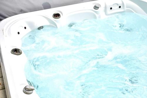 Lucky Lodge with Hot Tub photo 7
