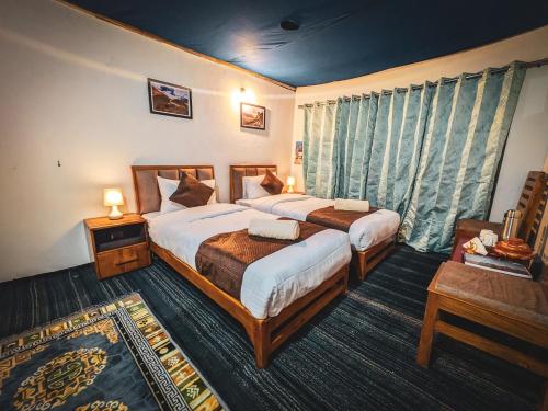 Ένα ή περισσότερα κρεβάτια σε δωμάτιο στο Siachen Eco Residence