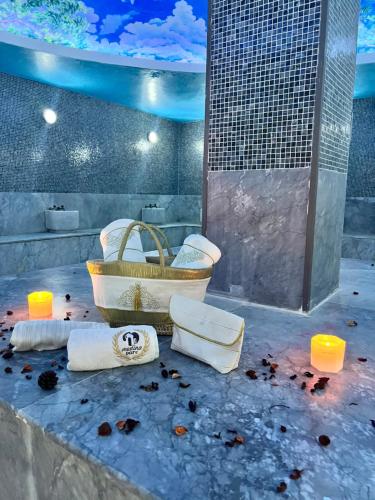 a bathroom with a toilet and a tub and some candles at Auberge Complexe Medina Parc in Mahelma