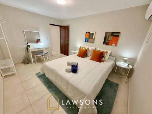 Ένα ή περισσότερα κρεβάτια σε δωμάτιο στο Beachside 5-Bed Villa with Private Pool