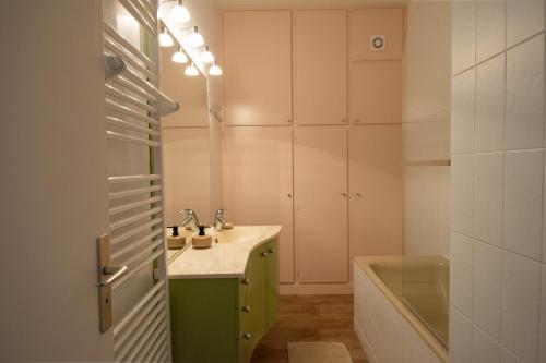 Ένα μπάνιο στο Les Rosiers