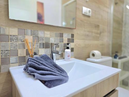 Pearl One Bedroom Full KitchenApartment City Center BY NAMASTE ELITE