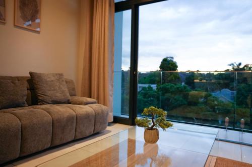 Khu vực ghế ngồi tại Secure and modern private flat Houghton Estate