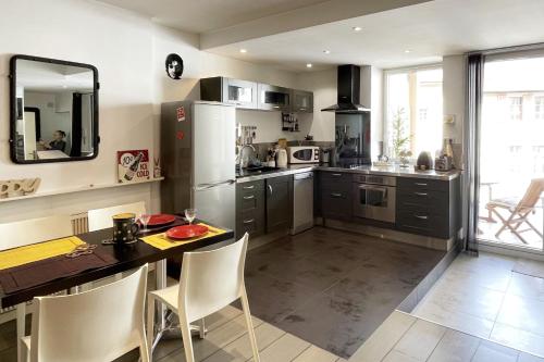 SUR LE THIOU, Cosy 2 pers, en vieille ville