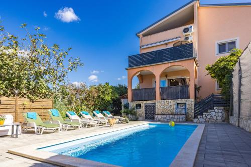 Apartments ES with Pool