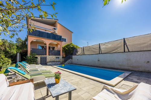 Apartments ES with Pool