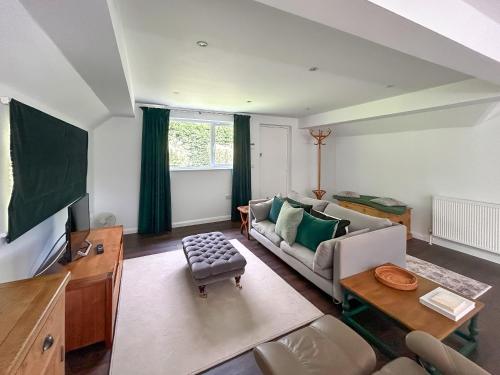 TV a/nebo společenská místnost v ubytování Shepherds Loft