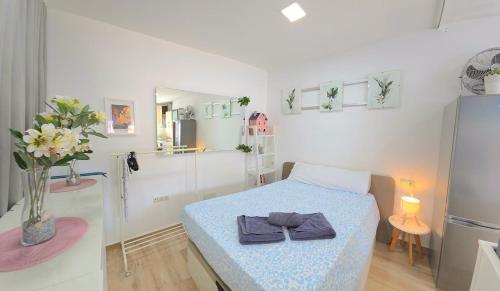 Azure Studi with Large Terrace & Full Kitchen Torremolinos City center by NAMASTE ELITE
