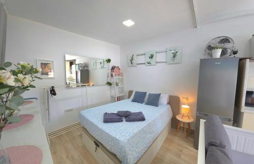 Azure Studi with Large Terrace & Full Kitchen Torremolinos City center by NAMASTE ELITE
