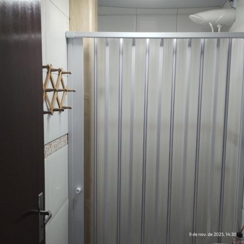 a metal gate in a room with a closet at Apartamento Embaúbas in São José