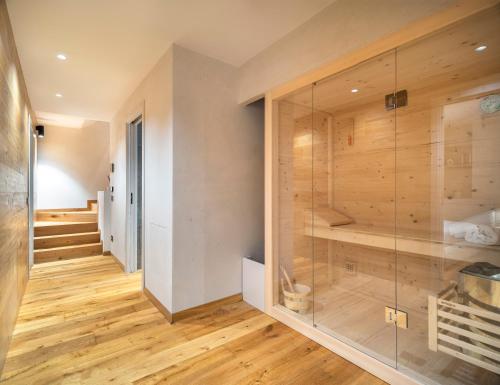 Ένα μπάνιο στο Cademai Alpenglow Chalet with Sauna R&R