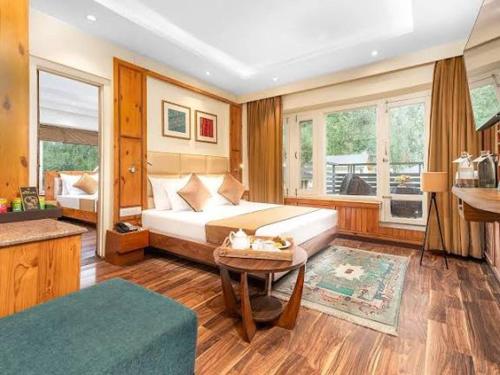 Postel nebo postele na pokoji v ubytování Selfie point hotel restaurant & cafe