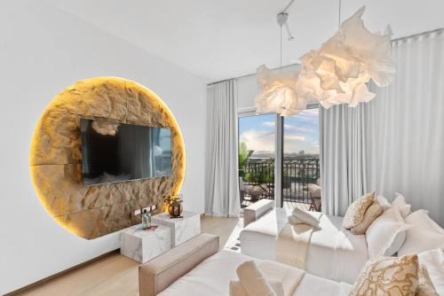 Voodi või voodid majutusasutuse Luxury Waters Edge Residence Apartment toas