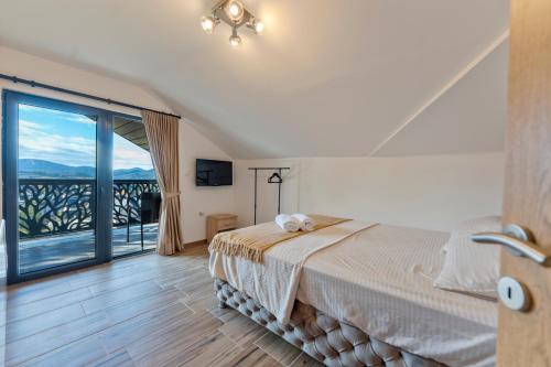 Ένα ή περισσότερα κρεβάτια σε δωμάτιο στο Vila Aleksandrija Zlatibor