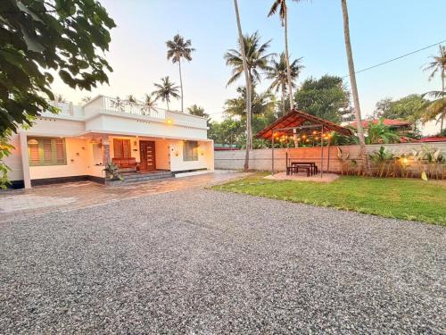 Κήπος έξω από το Elora cliff 3 bhk private entire cozy villa with kitchen on varkala cliff