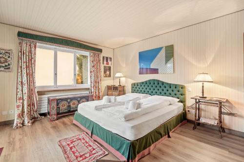 Postel nebo postele na pokoji v ubytování StMoritz Center Vintage Terrace 180 full lake view