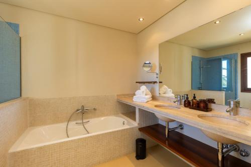 Villa Primavera Renovated Seaview Villa in Mahon photo 3