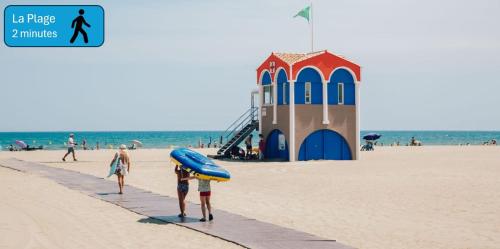 Een strand bij of vlak bij het appartement