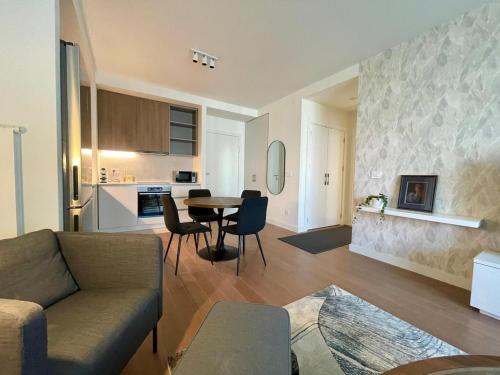 Χώρος καθιστικού στο 1BR Urban Hideaway at BW