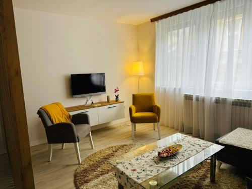 Un televizor și/sau centru de divertisment la Modern & Cozy apartment in center -Walk everywhere