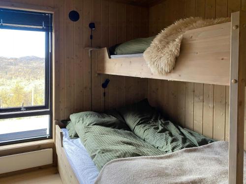 En eller flere senge i et værelse på Mountain Cabin At Bergsjøen With Panoramic Views