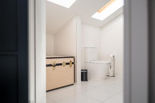Luxury 4BDR House By Torr Property Group Contractors Accommodation With Free Gated Secure Parking & Private Patio Garden Liverpool photo 45