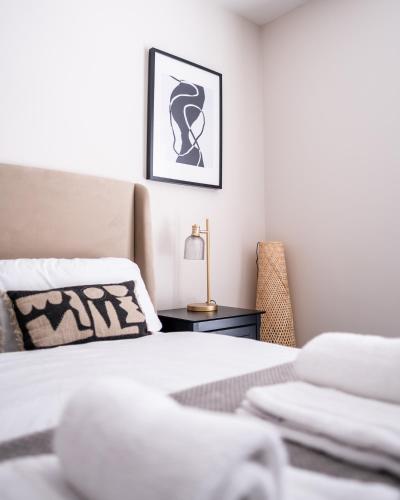 Luxury 4BDR House By Torr Property Group Contractors Accommodation With Free Gated Secure Parking & Private Patio Garden Liverpool photo 30