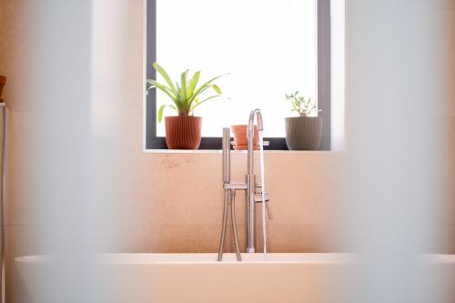 Luxury 4BDR House By Torr Property Group Contractors Accommodation With Free Gated Secure Parking & Private Patio Garden Liverpool photo 52