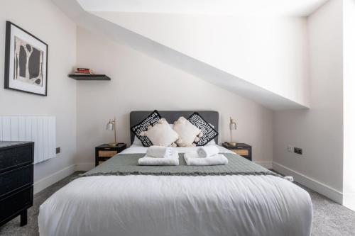 Luxury 4BDR House By Torr Property Group Contractors Accommodation With Free Gated Secure Parking & Private Patio Garden Liverpool photo 35