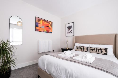 Luxury 4BDR House By Torr Property Group Contractors Accommodation With Free Gated Secure Parking & Private Patio Garden Liverpool photo 25