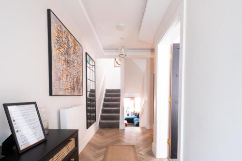 Luxury 4BDR House By Torr Property Group Contractors Accommodation With Free Gated Secure Parking & Private Patio Garden Liverpool photo 80