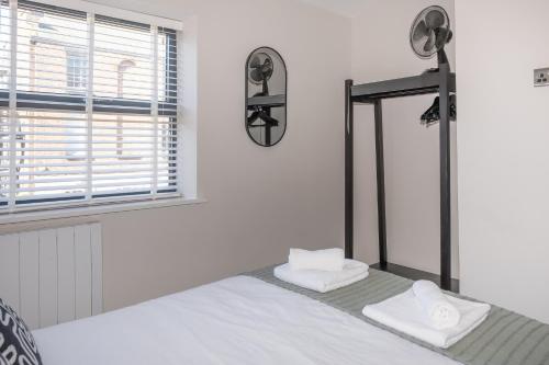 Luxury 4BDR House By Torr Property Group Contractors Accommodation With Free Gated Secure Parking & Private Patio Garden Liverpool photo 42
