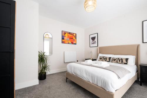 Luxury 4BDR House By Torr Property Group Contractors Accommodation With Free Gated Secure Parking & Private Patio Garden Liverpool photo 24