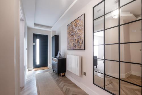 Luxury 4BDR House By Torr Property Group Contractors Accommodation With Free Gated Secure Parking & Private Patio Garden Liverpool photo 79