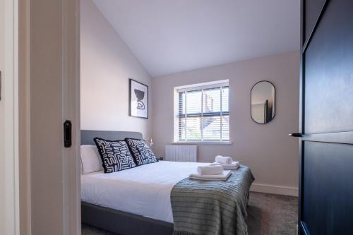Luxury 4BDR House By Torr Property Group Contractors Accommodation With Free Gated Secure Parking & Private Patio Garden Liverpool photo 72