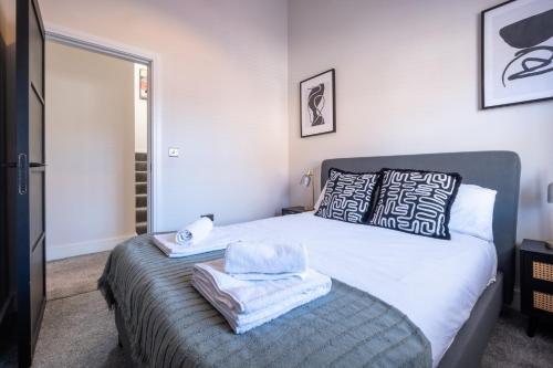 Luxury 4BDR House By Torr Property Group Contractors Accommodation With Free Gated Secure Parking & Private Patio Garden Liverpool photo 75
