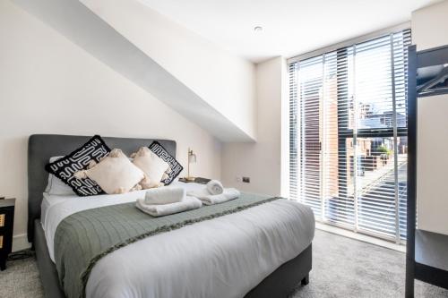 Luxury 4BDR House By Torr Property Group Contractors Accommodation With Free Gated Secure Parking & Private Patio Garden Liverpool photo 33