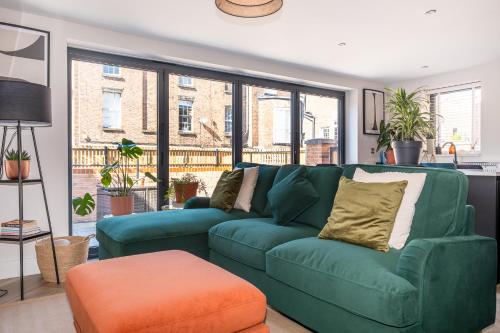 Luxury 4BDR House By Torr Property Group Contractors Accommodation With Free Gated Secure Parking & Private Patio Garden Liverpool photo 12