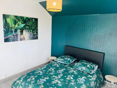 a blue bedroom with a bed with two pillows at Gîte Le Flot in Saint-Florentin