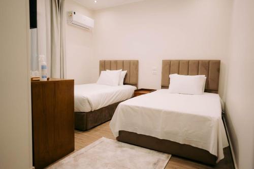 Una cama o camas en una habitación de Giza pYramids hOtel