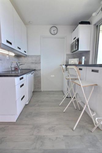 Superbe T2 parking wifi climatisé face Mer et Piscine - 4 Etoiles