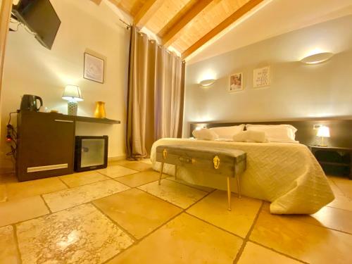 a bedroom with a bed and a tv in it at La Siègià Resort spa in Massa Marittima