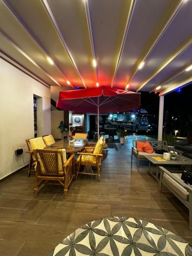 Χώρος καθιστικού στο Kıbrıs Girnede 1 yatak odalı Süper lüks havuzlu daire