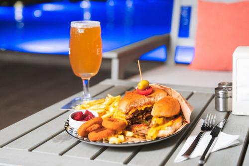 Φαγητό σε αυτό το διαμέρισμα ή κάπου εκεί κοντά