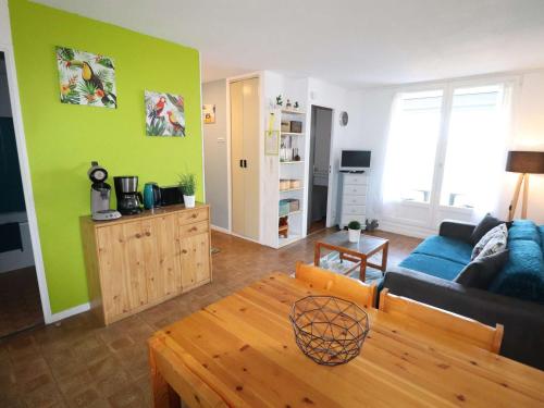 Spacieux 2 pièces avec terrasse, piscine et ascenseur à 400m de la plage