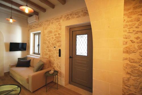Villa Pefka, By Hellocrete