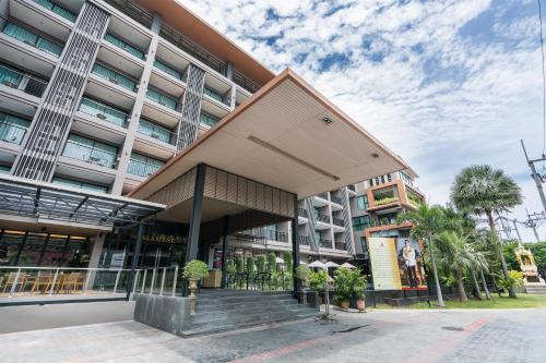 a building with awning in front of a building at Siamese Hotel Pattaya, BW Signature Collection in North Pattaya