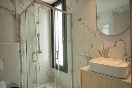 Koupelna v ubytování Olive Hill Villa, By Hellocrete